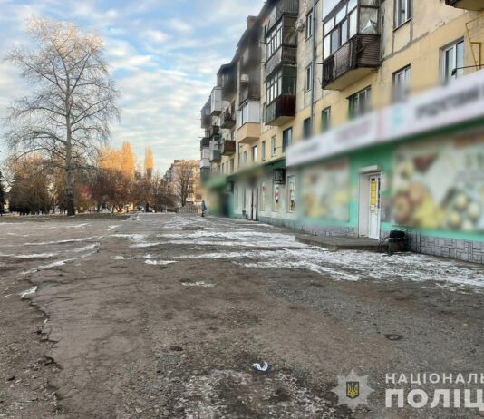 У Павлограді молодик побив чоловіка біля магазину