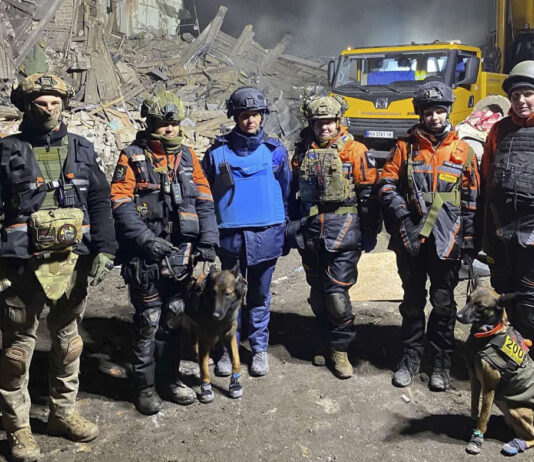На Святвечір павлоградські кінологи допомагали шукати людей під завалами