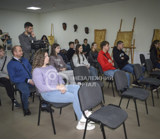 У Павлограді вшанували пам’ять юних українців, загиблих під Крутами (ФОТО і ВІДЕО)