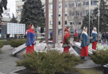 Нагороди, голуби в небі, оркестр: як у Павлограді відзначили День Соборності (ФОТОРЕПОРТАЖ)