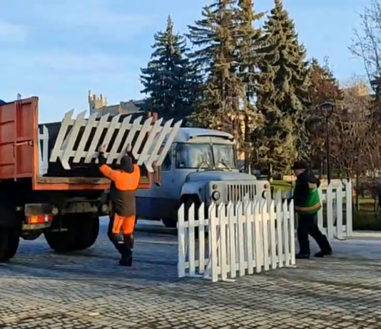 У Павлограді демонтували ялинку