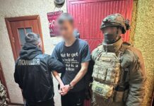 Поліцейські затримали трьох молодиків, які скоїли теракт біля будівлі РТЦК та СП у Павлограді