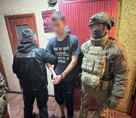 Поліцейські затримали трьох молодиків, які скоїли теракт біля будівлі РТЦК та СП у Павлограді