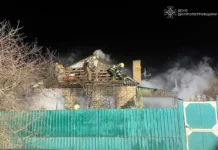 У Павлограді на пожежі врятували чоловіка