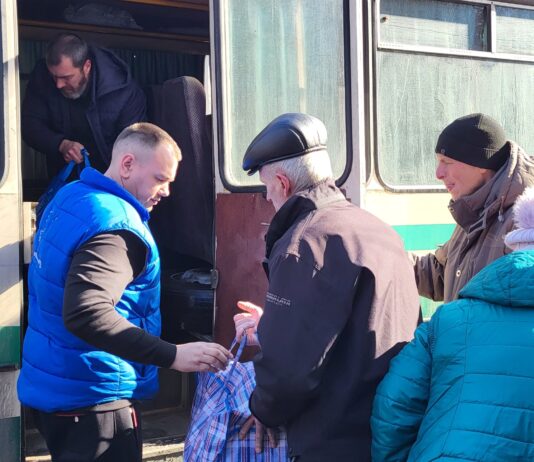 Із Павлограда до Чернівців евакуювали 24 людини