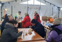 У шелтері в Павлограді організували гаряче харчування для тих, хто виїжджає з Донеччини