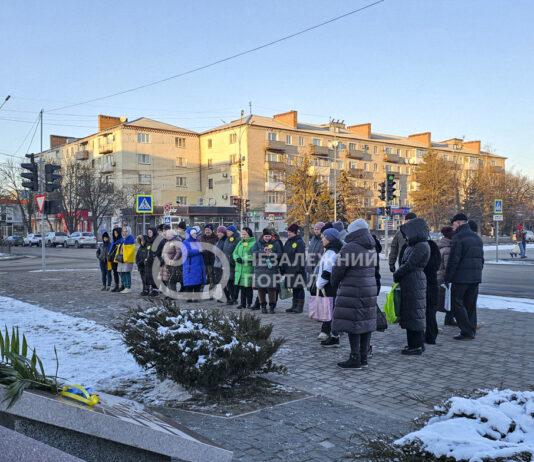 Пам’ять, що не згасає: у Павлограді вшанували загиблих під Дебальцево (ФОТО)