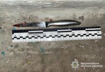У Шахтарському чоловік зарізав дитину