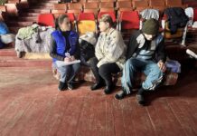 Психолог працює з евакуйованими у транзитному центрі Павлограда