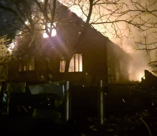 Через атаку БПЛА на Павлоградщині згорів будинок (ВІДЕО)