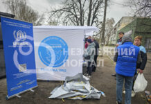 У Павлограді благодійники видають матеріали постраждалим від прильоту (ФОТО)