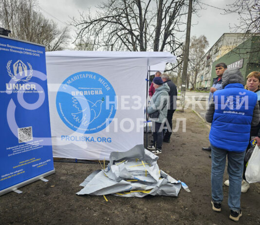 У Павлограді благодійники видають матеріали постраждалим від прильоту (ФОТО)