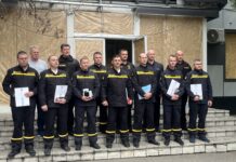 Павлоградських гірничорятувальників нагородили за ліквідацію пожежі у будинку, в який влучив БпЛА