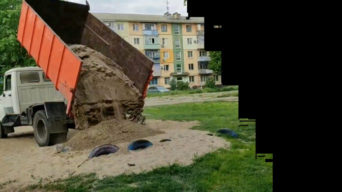 Завезення піску на дитячі майданчики(3)