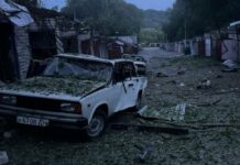 У Павлограді внаслідок обстрілу понівечені підприємство, будинки, авто