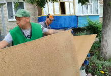 Комунальники продовжують допомагати постраждалим від обстрілу 7 червня у Павлограді