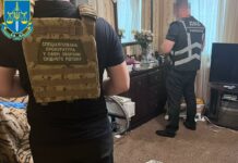 4 тис. доларів за комісування: інспектору медустанови повідомили про підозру