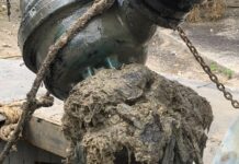 У КП «Павлоградводоканал» розповіли, що мешканці міста викидають у каналізацію