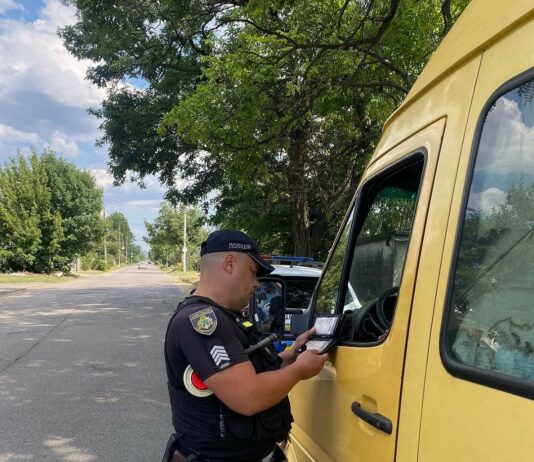 На Дніпропетровщині правоохоронці патрулюють найбільш аварійно небезпечні ділянки автошляхів