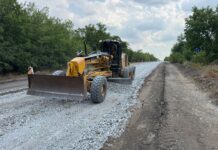 На Дніпропетровщині триває ремонт прифронтових доріг: одна з них поблизу Павлограда