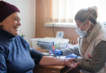 Як лікарям та іншим медичним працівникам, які працюють у селах, отримати службове житло?