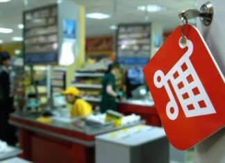 У Павлограді жінка поцупила гроші та речі з камери схову в магазині