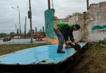 У Павлограді продовжують роботи з демонтажу аварійних зупинок громадського транспорту