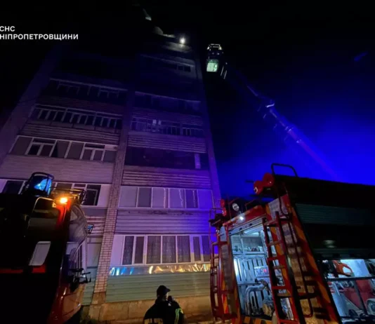 У Павлограді вогнеборці ліквідували пожежу в квартирі та врятували трьох людей