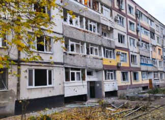 Ворожа атака на Павлоград: пошкоджені багатоповерхівки, газогін та автівки (ФОТО)