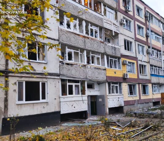 Ворожа атака на Павлоград: пошкоджені багатоповерхівки, газогін та автівки (ФОТО)