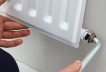 Мешканців багатоповерхівок Павлограда просять спустити повітря з батарей на початку опалювального сезону