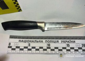 Напав з ножем: у Павлограді поліцейські затримали підозрюваного