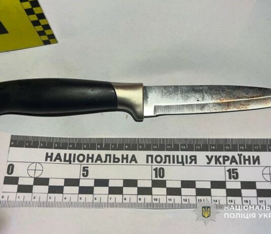 Напав з ножем: у Павлограді поліцейські затримали підозрюваного