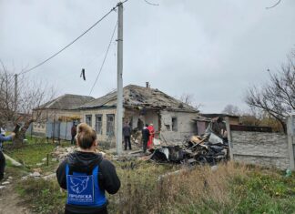 Павлоград після обстрілу: «Проліска» допомагає відновлювати зруйновані домівки
