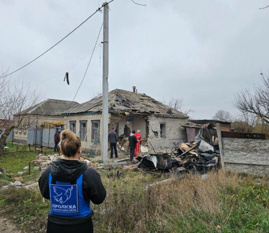 Павлоград після обстрілу: «Проліска» допомагає відновлювати зруйновані домівки