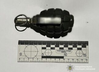 У Павлограді чоловік напідпитку погрожував гранатою двом продавчиням