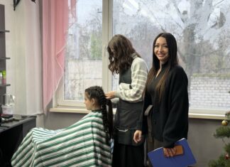 У Західно-Донбаському професійному ліцеї відкрили перукарню для ВПО