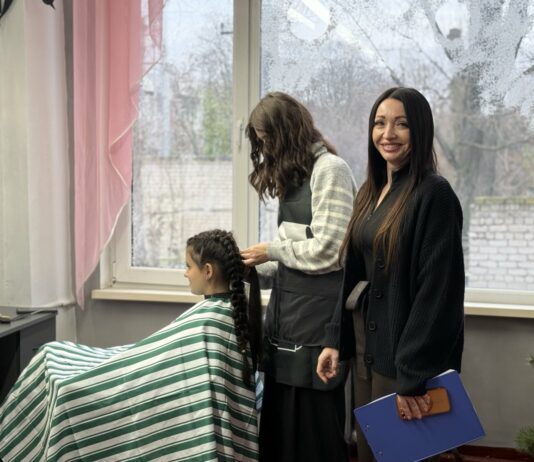 У Західно-Донбаському професійному ліцеї відкрили перукарню для ВПО