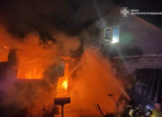 У Павлограді вогнеборці ліквідували пожежу у літній кухні