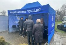 На місці атаки у Павлограді розгорнули мобільний пункт поліції