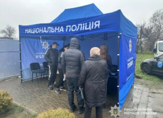 На місці атаки у Павлограді розгорнули мобільний пункт поліції