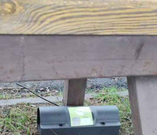 Таємничі знахідки: павлоградці занепокоєні через невідомі коробки, розставлені по всьому місту