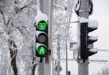 Чому під час відключень електроенергії в домівках у місті працюють світлофори?