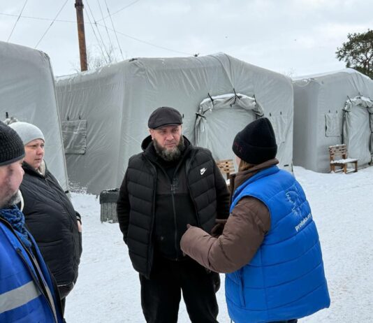 Через оголошену примусову евакуацію на Синельніківщині у транзитному центрі Павлограда побільшало людей