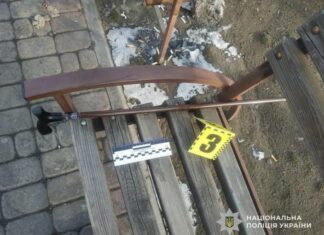 У Тернівці чоловік побив перехожого палицею