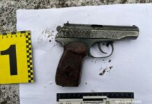 У Павлограді чоловік напідпитку погрожував перехожим зброєю