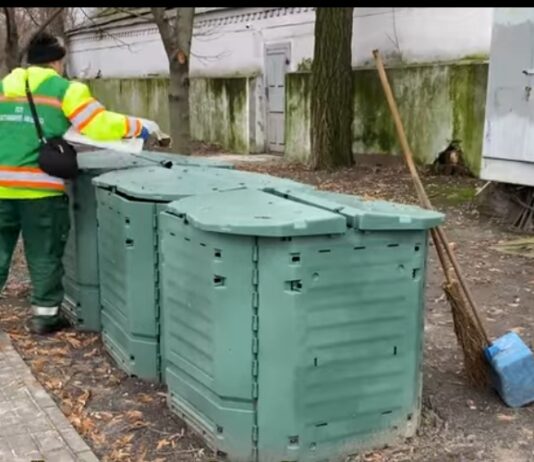 У Павлограді з’явилися спеціальні контейнери для збору листя