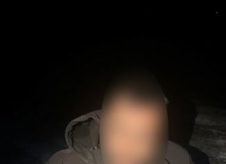 У Шахтарському чоловік обманом заволодів телефоном працівниці готелю