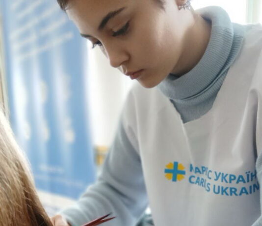 У транзитному центрі Павлограда запрацювала соціальна перукарня