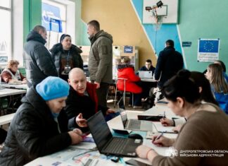 Очільник області перевірив роботу транзитного центра у Павлограді